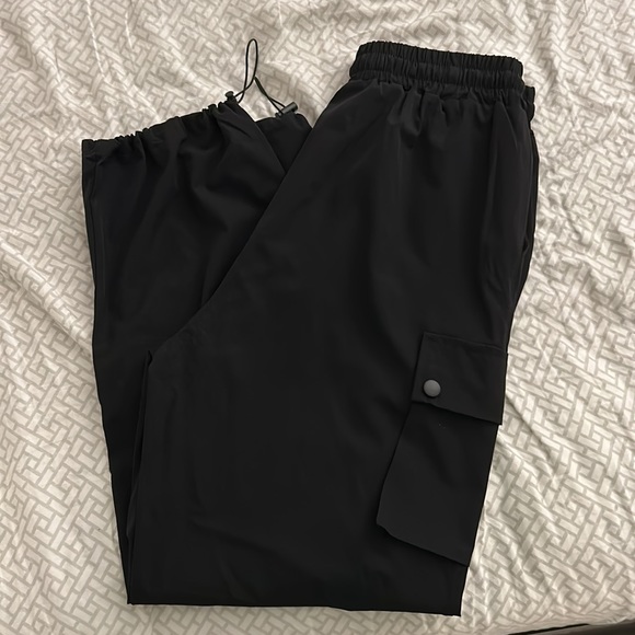 Black High-Waist Cargo parachute joggers with drawstring cuffs - Picture 5 of 9